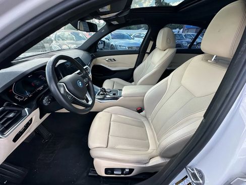 Used 2022 BMW 330e w/ Premium Package image 9