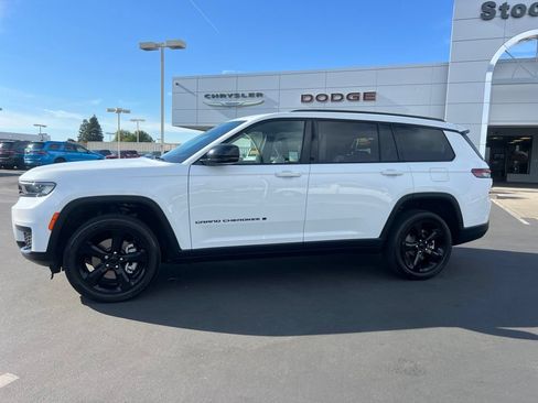 Used 2023 Jeep Grand Cherokee L Laredo AWD/4WD image 24