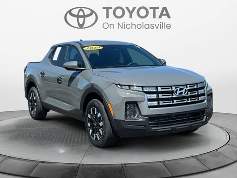 Used 2025 Hyundai Santa Cruz SE AWD/4WD image 8