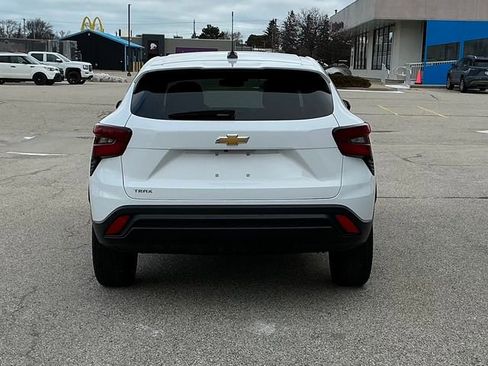 Used 2024 Chevrolet Trax LS image 19