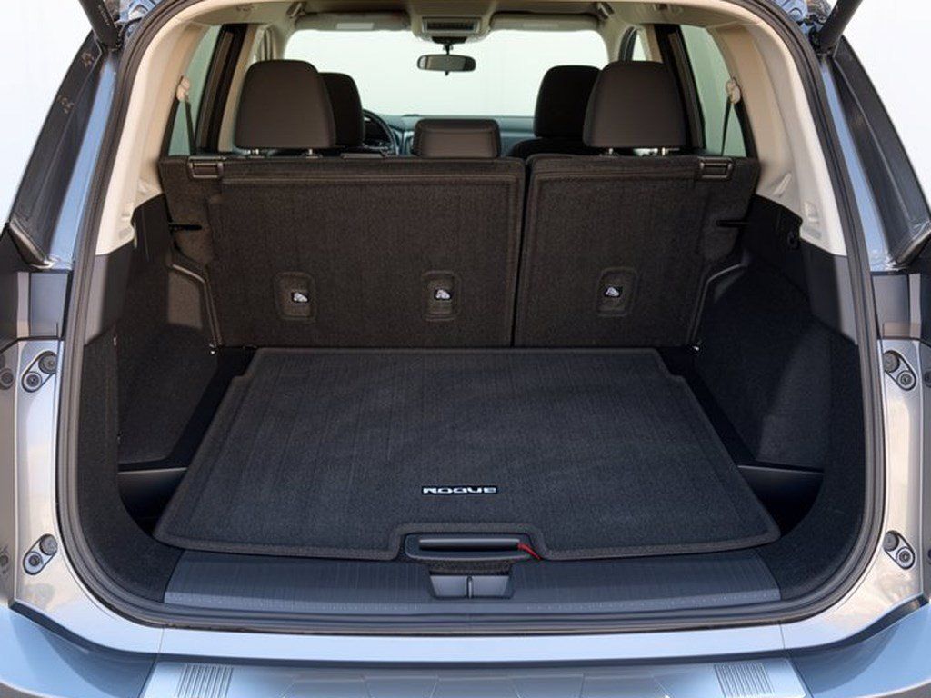 Certified 2025 Nissan Rogue SV FWD image 32