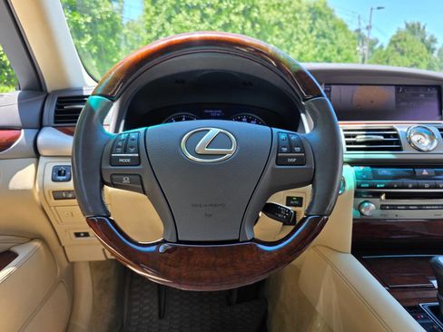 Used 2014 Lexus LS 460 w/ Comfort Package RWD image 21