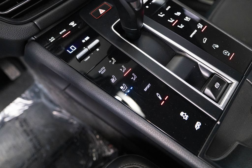 Certified 2024 Porsche Macan S AWD/4WD image 25