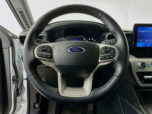 Used 2020 Ford Explorer XLT w/ Comfort Package AWD/4WD image 16