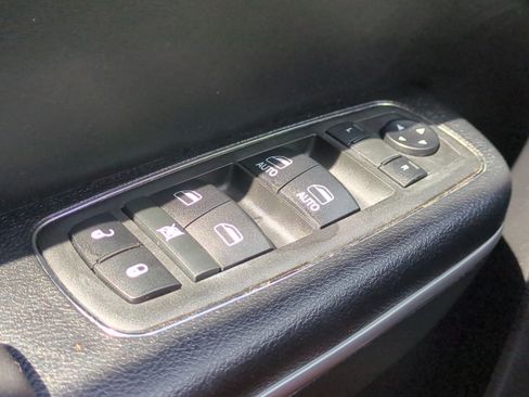 Used 2018 Chrysler 300 S w/ Safetytec Plus Group image 25