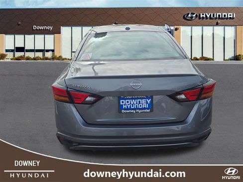 Used 2025 Nissan Altima 2.5 SV FWD image 4