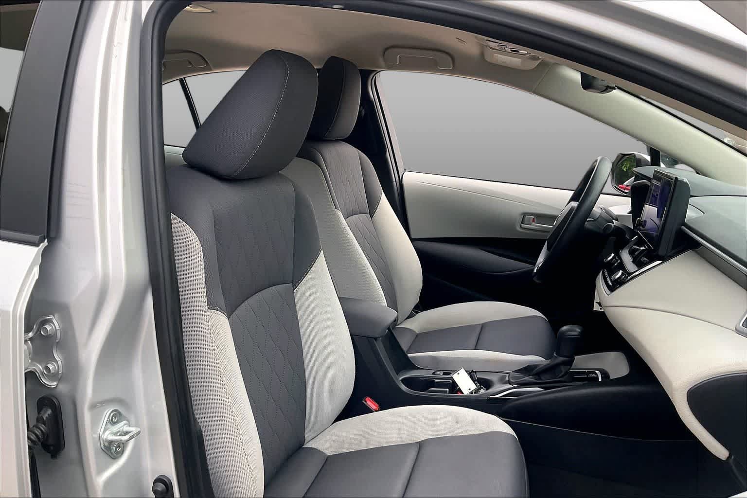 Used 2023 Toyota Corolla LE FWD image 8