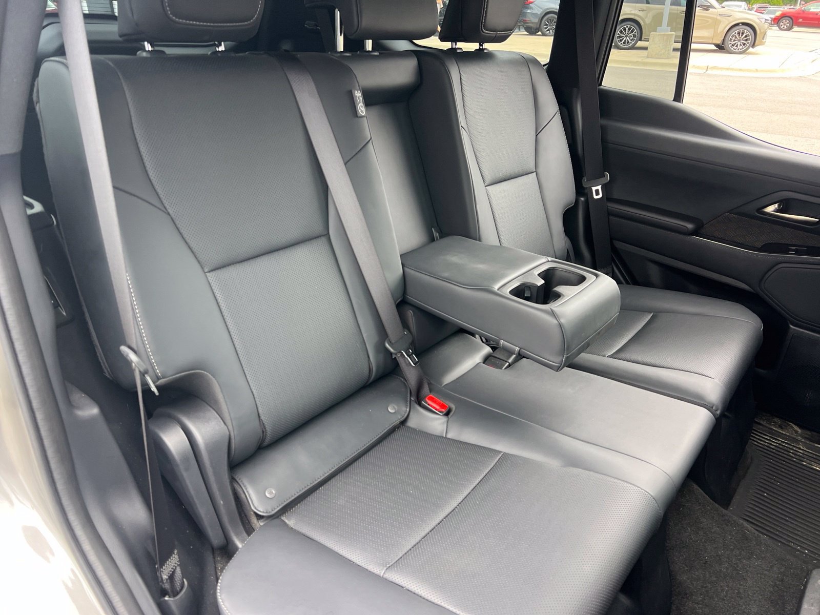 Used 2025 Lexus GX 550 w/ Accessory Package (2T) AWD/4WD image 36