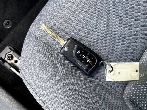Used 2020 Toyota Corolla SE FWD image 33