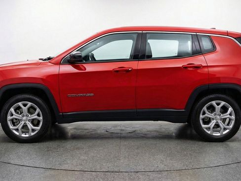 Used 2025 Jeep Compass Latitude image 5