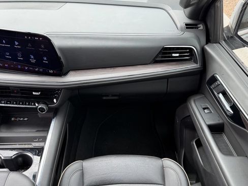 Used 2025 Chevrolet Tahoe Premier RWD image 13