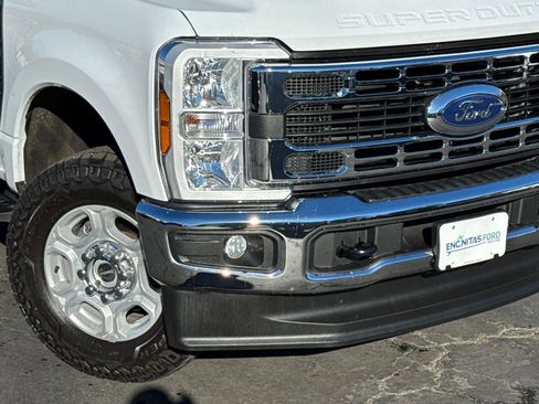 Certified 2025 Ford F250 XLT w/ FX4 Off-Road Package image 3