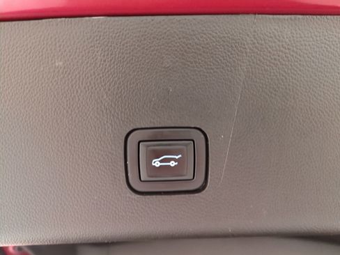 Used 2021 Chevrolet Traverse LT image 15