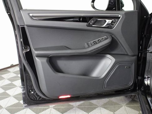 Used 2025 Porsche Macan image 15