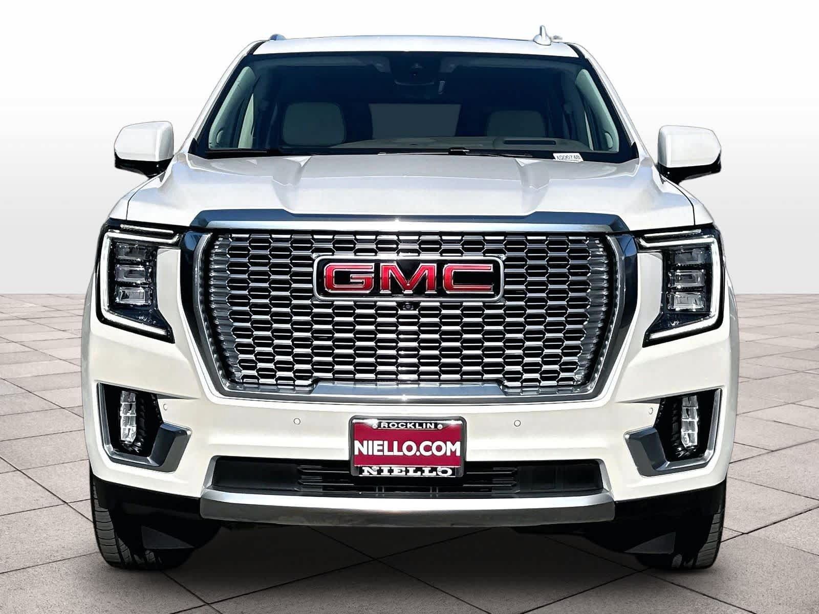 Used 2024 GMC Yukon Denali w/ Advanced Technology Package AWD/4WD image 3