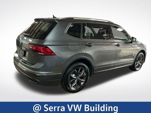 Used 2023 Volkswagen Tiguan SE w/ Panoramic Sunroof Package image 5