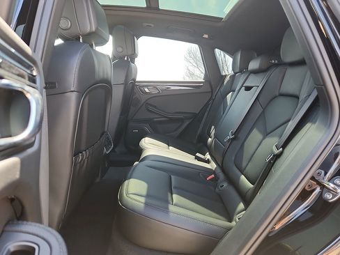 Used 2025 Porsche Macan S image 9