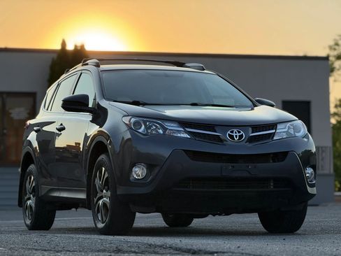 Used 2014 Toyota RAV4 LE AWD/4WD image 3