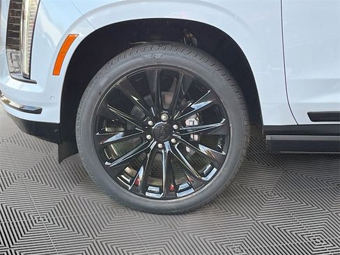 New 2026 Cadillac Escalade ESV Luxury w/ LPO, Radiant Package image 32