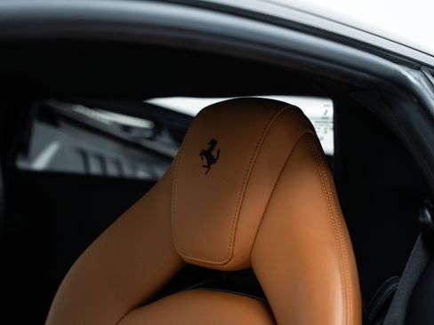 Used 2021 Ferrari F8 Tributo RWD image 28