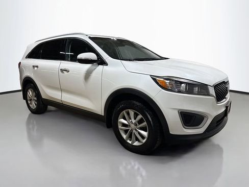 Used 2017 Kia Sorento LX image 5