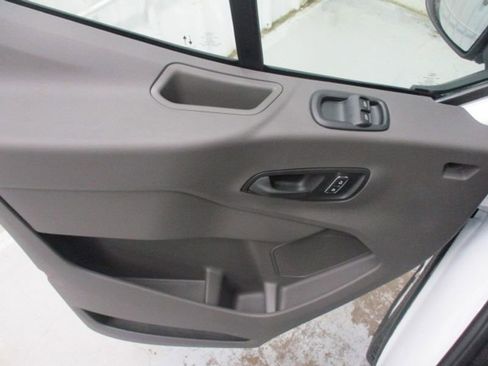 Used 2023 Ford E-Transit Medium Roof image 16