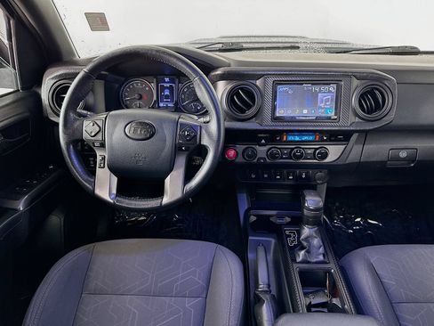 Used 2017 Toyota Tacoma TRD Off-Road AWD/4WD image 24