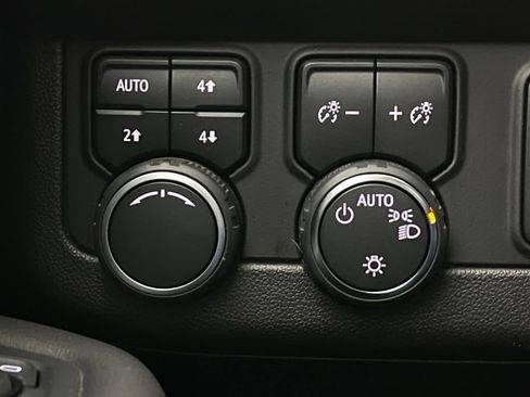 Used 2021 Chevrolet Tahoe LT w/ Rear Media and Nav Package AWD/4WD image 24