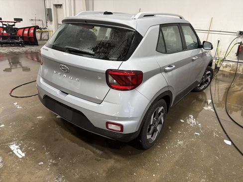 Used 2023 Hyundai Venue SEL w/ Cargo Package image 9