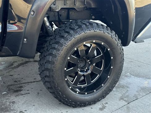 Used 2020 Toyota Tundra 4x4 CrewMax image 11