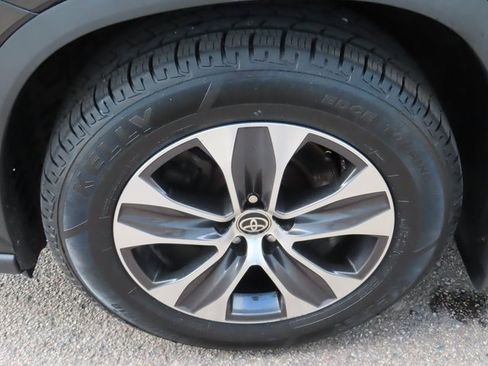 Used 2020 Toyota Highlander XLE image 16