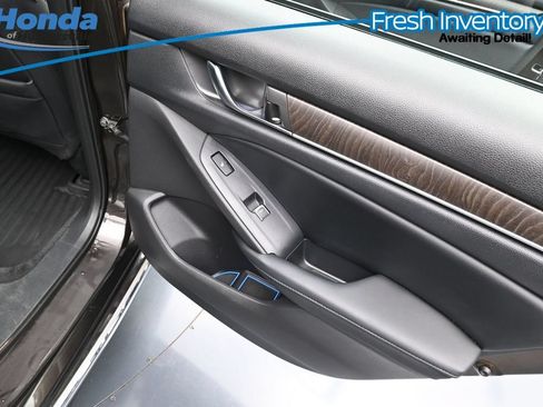 Used 2018 Honda Accord Touring image 16