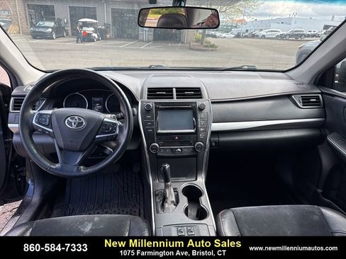 Used 2015 Toyota Camry XSE w/ Moonroof Package image 7