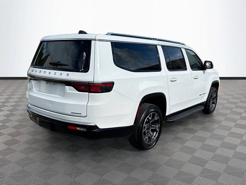 Used 2024 Jeep Wagoneer L Series III w/ Flexible Seating Group AWD/4WD image 8