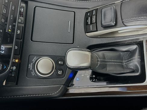 Used 2017 Lexus ES 300h w/ Luxury Package FWD image 25