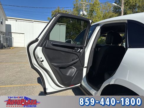 Used 2020 Porsche Macan image 57