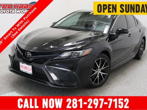 Used 2023 Toyota Camry SE FWD image 1