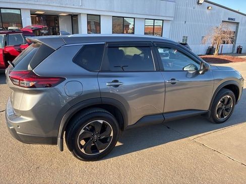 Used 2025 Nissan Rogue SV w/ SV Premium Package image 9