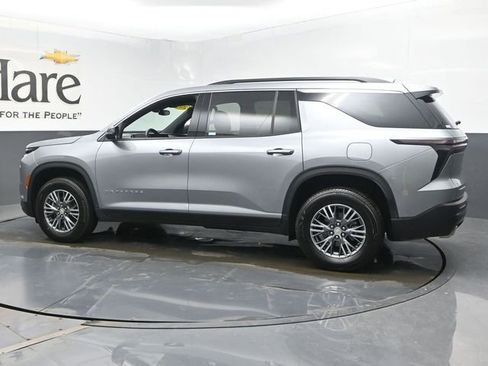 Used 2025 Chevrolet Traverse LT image 52