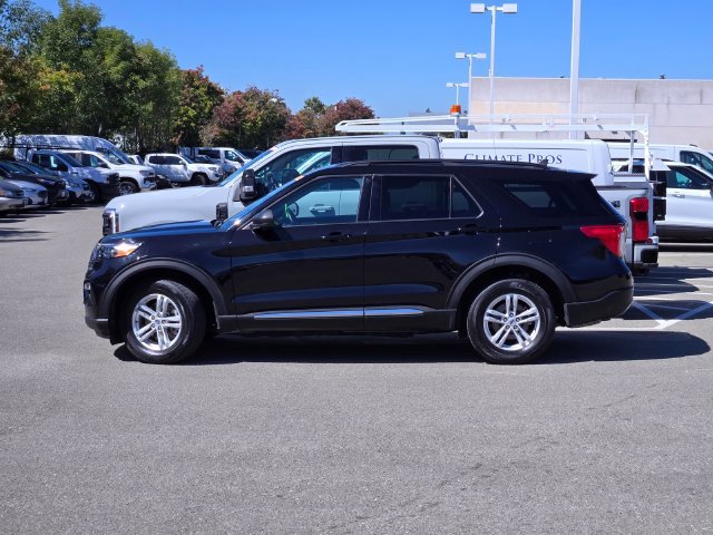 Certified 2023 Ford Explorer XLT w/ Equipment Group 202A AWD/4WD image 3