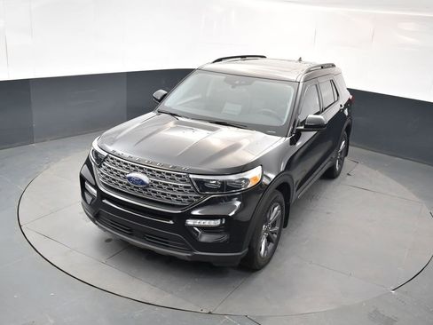 Certified 2023 Ford Explorer XLT w/ Equipment Group 202A image 29