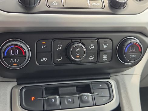 Used 2023 GMC Acadia SLT FWD image 40