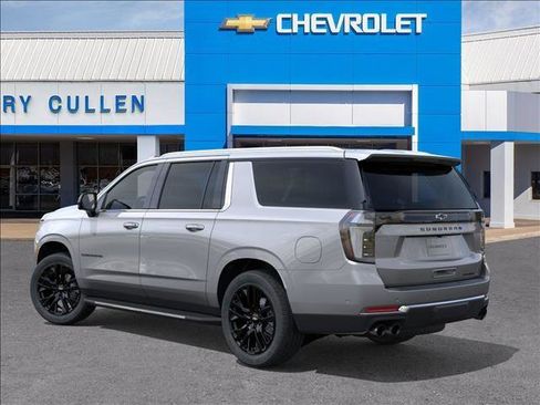 New 2026 Chevrolet Suburban Premier image 3