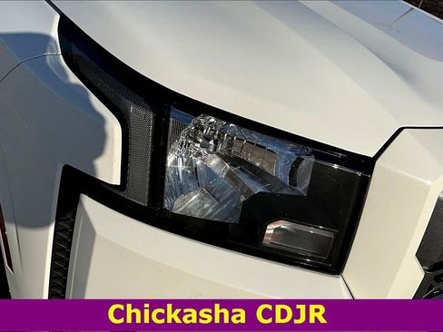 Used 2022 Nissan Frontier SV image 29