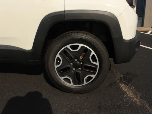 Used 2015 Jeep Renegade Trailhawk AWD/4WD image 4
