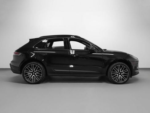 Certified 2022 Porsche Macan AWD/4WD image 13