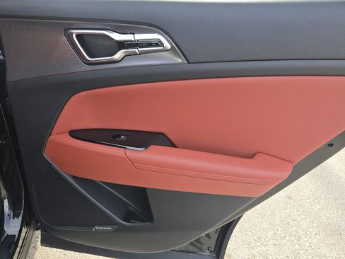 Used 2023 Kia Sportage SX image 22