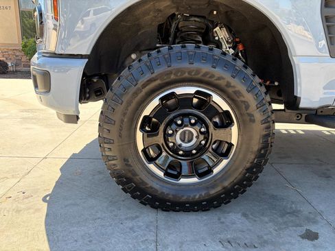 Used 2025 Ford F350 Platinum w/ Tremor Off-Road Package AWD/4WD image 28