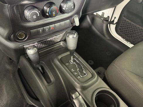 Used 2017 Jeep Wrangler Unlimited Sport AWD/4WD image 14