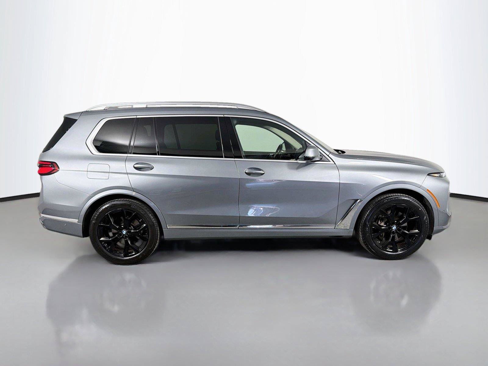Used 2024 BMW X7 xDrive40i w/ Climate Comfort Package AWD/4WD image 4